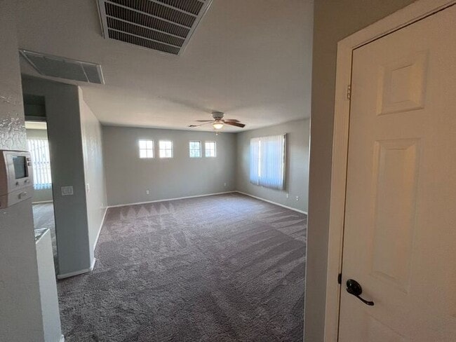 Building Photo - 5 bed 3 bath 3 car garage in San Tan Valley