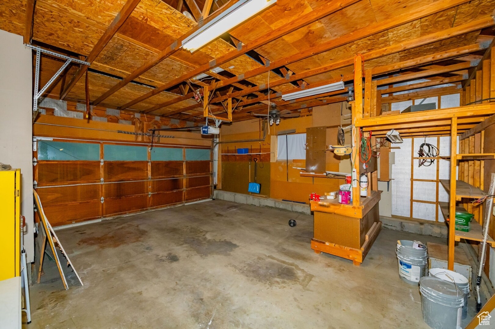 Building Photo - 6329 S Fairwind Dr