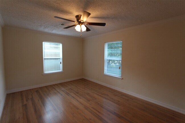 Building Photo - 6506 Sivley St