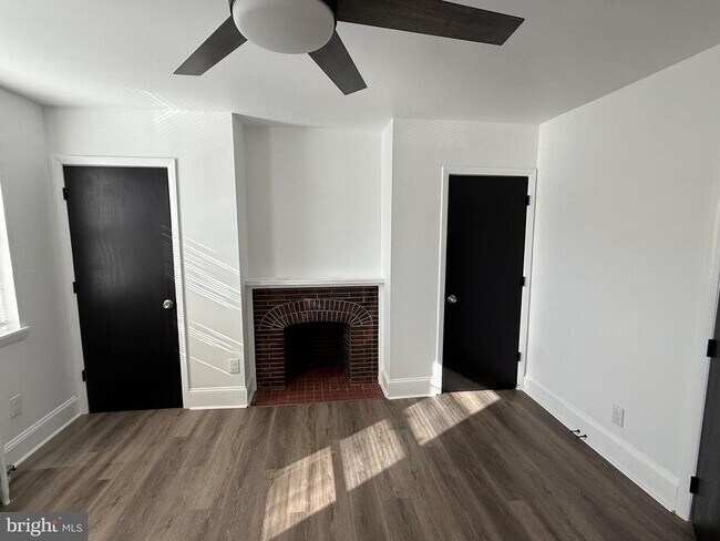 Building Photo - 4937 Walnut St