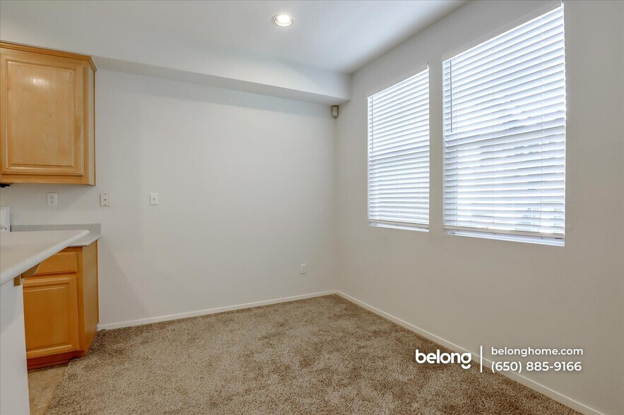 Building Photo - 292 Wildrose Common