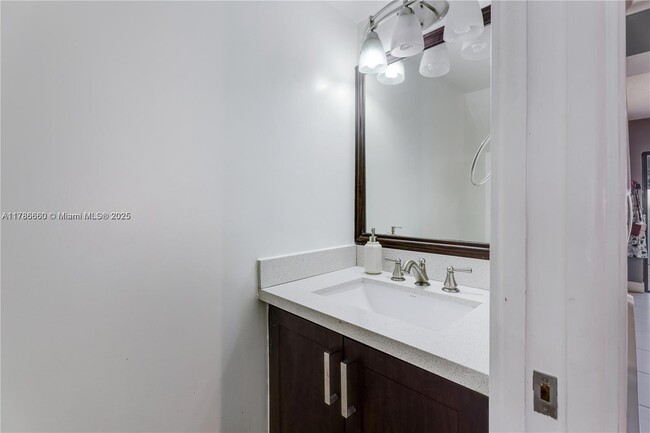 Building Photo - 10087 SW 77th Ct