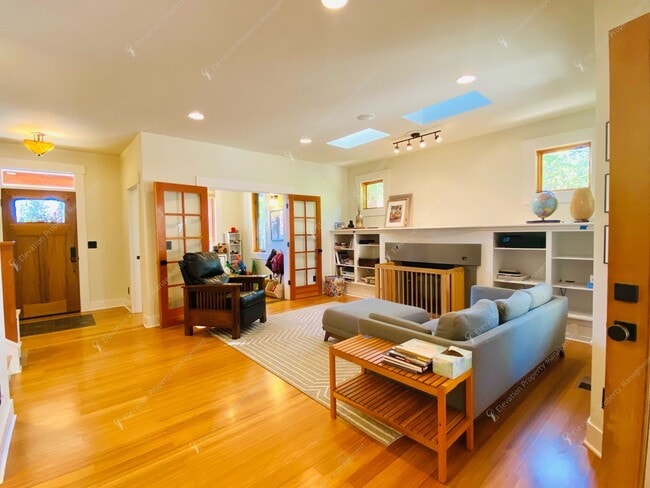 Building Photo - Unfurnished 4BR - 2.5BA NWX Corner Lot Pri...