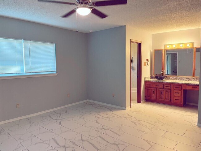 Building Photo - 3915 Addicks Clodine Rd
