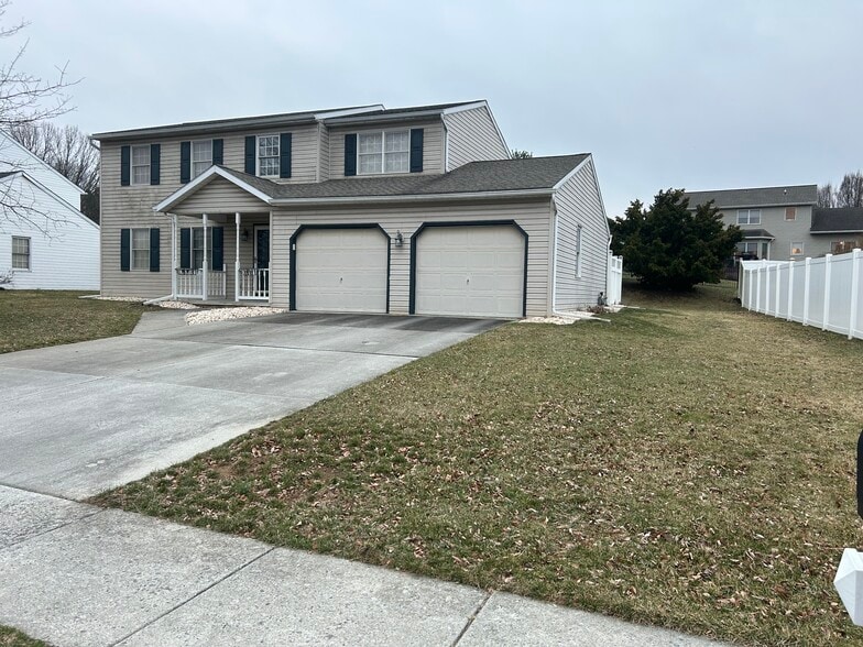 Building Photo - 19 Sycamore Dr