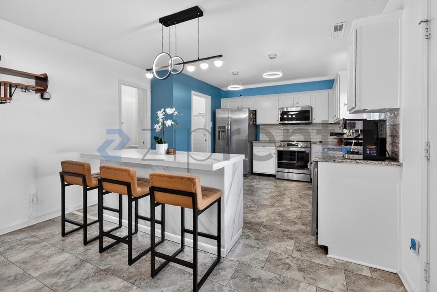 Building Photo - 504 Zander Woods Ct