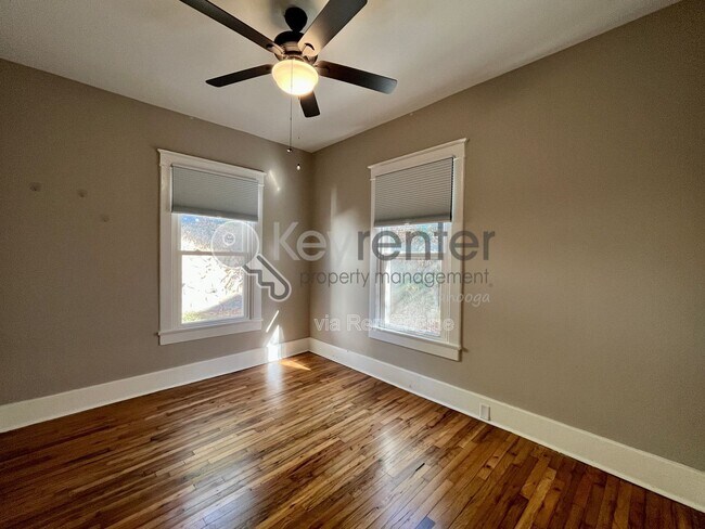 Building Photo - 705 Barton Ave
