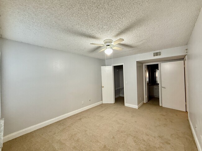 Building Photo - 4512 Commander Dr