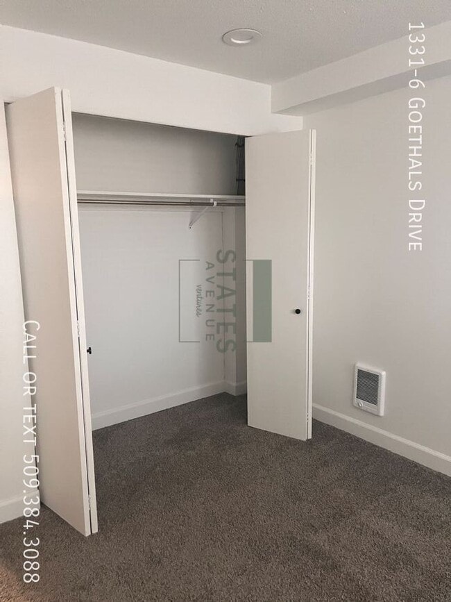 Building Photo - 1331 Goethals Dr