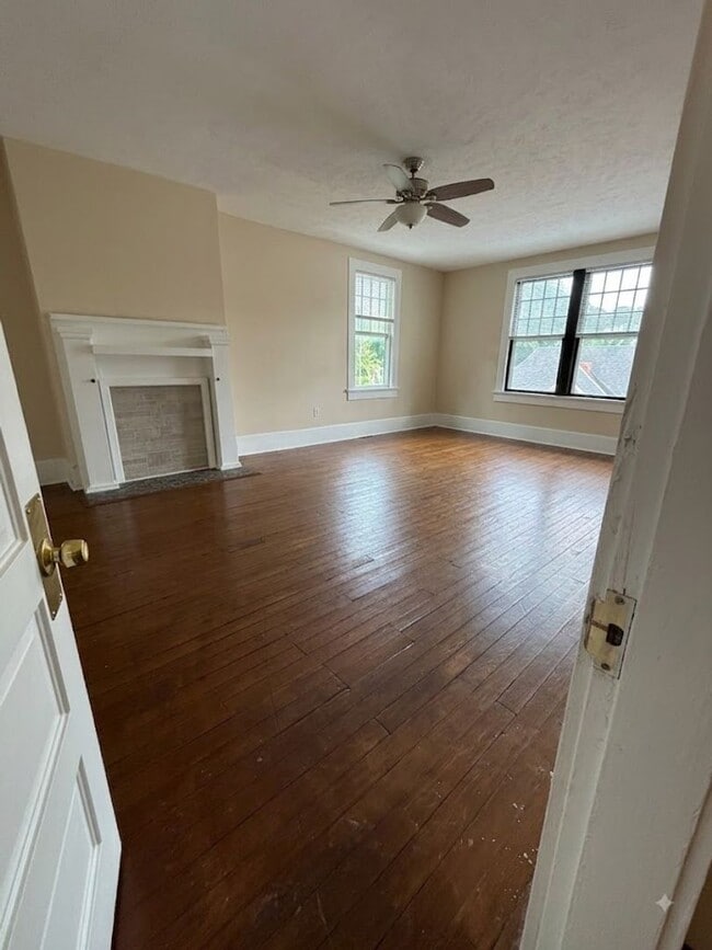 Building Photo - 1042 N Highland Ave