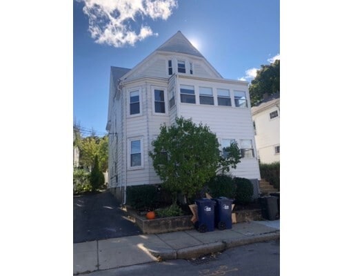 Building Photo - 66 Montcalm Ave