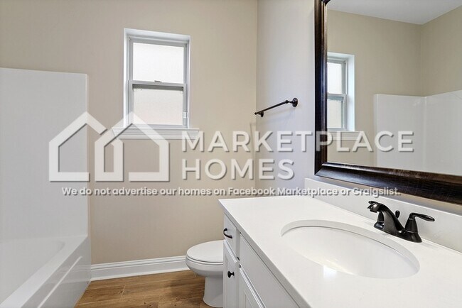 Building Photo - 462 Lake Breeze Dr