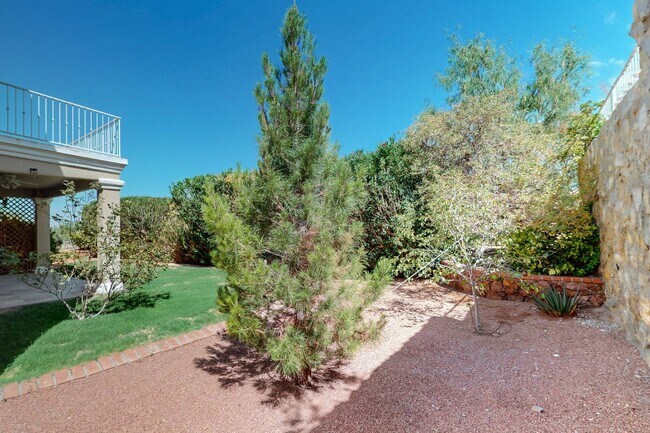 Building Photo - 6017 Ojo De Agua Dr