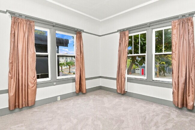 Building Photo - "Charming 2-Bedroom in Vibrant San Francisco!"