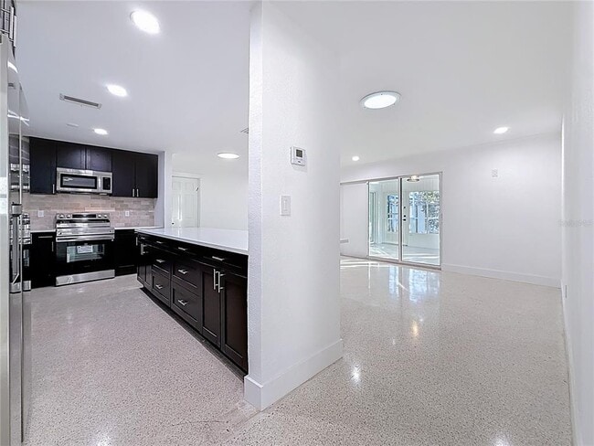 Building Photo - 2161 Edythe Dr