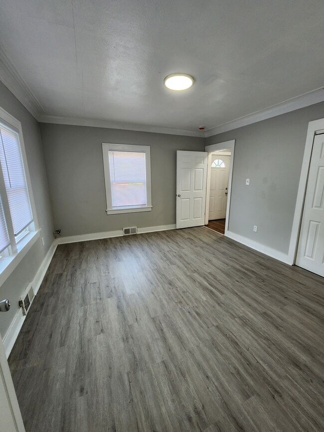 Building Photo - Large Glen Park Home! Original Hardwood Fl...