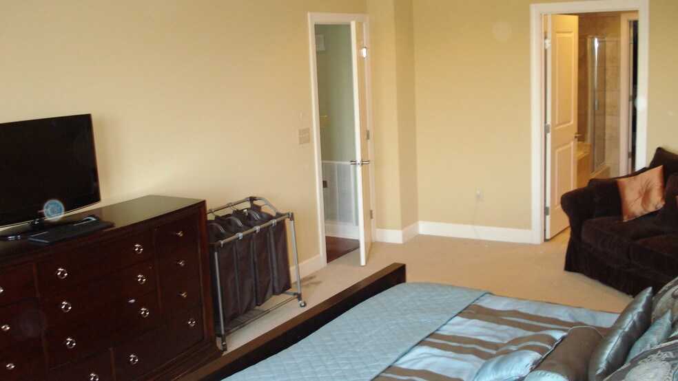 Building Photo - 2950 Mt Wilkinson Pkwy SE