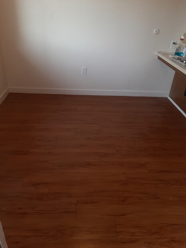 Building Photo - 112 S Delano St