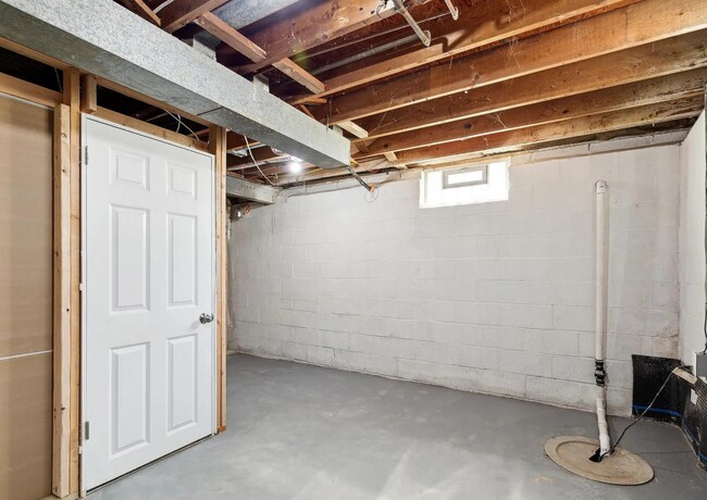 Building Photo - 5522 Lanham Way