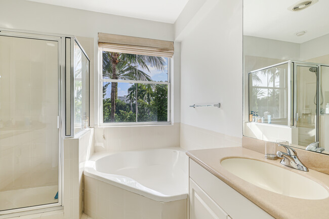 Building Photo - 1394 Harbor View W