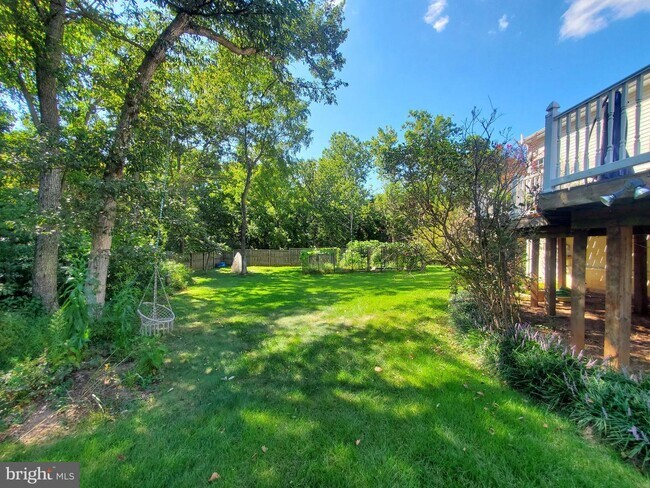 Building Photo - 20960 Capilano Ct