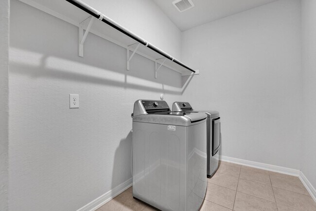 Building Photo - Charming 4-Bedroom 3-Bathroom Home in Westpointe – Community Amenities & Prime Location!