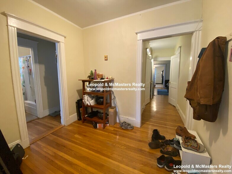 Building Photo - 16 Quint Ave