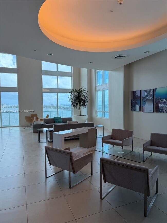 Building Photo - 1900 N Bayshore Dr