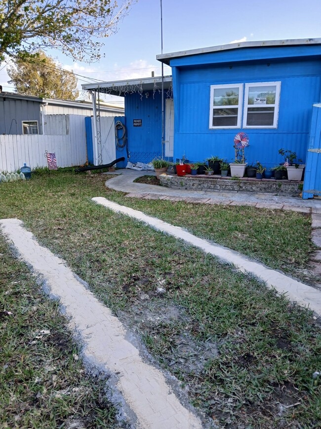 Building Photo - 6604 Sandra Dr