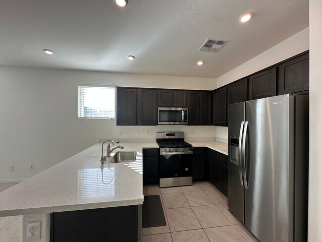 Building Photo - Henderson Townhome for rent