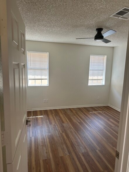 Building Photo - 8140 Spur Ct