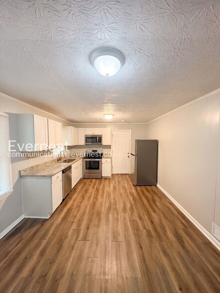 Building Photo - 539 Green St