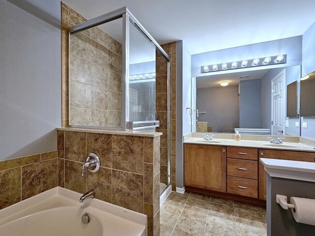 Building Photo - 464 Lancaster Dr