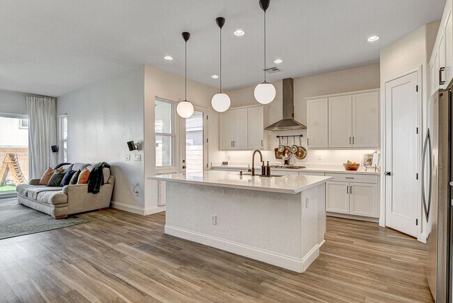 Building Photo - BEAUTIFUL 3 BED 2 BATH IN GATED MOUNTAINS ...