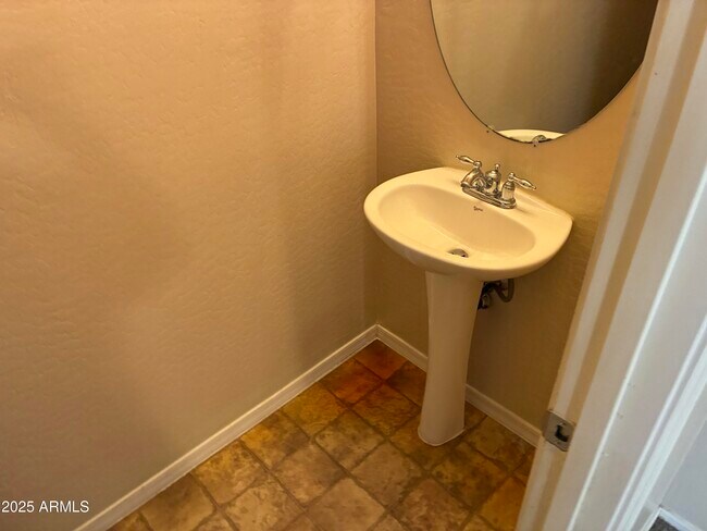 Building Photo - 7207 S Sunrise Way