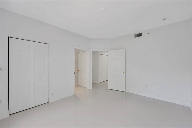 Building Photo - 1803 N Flagler Dr