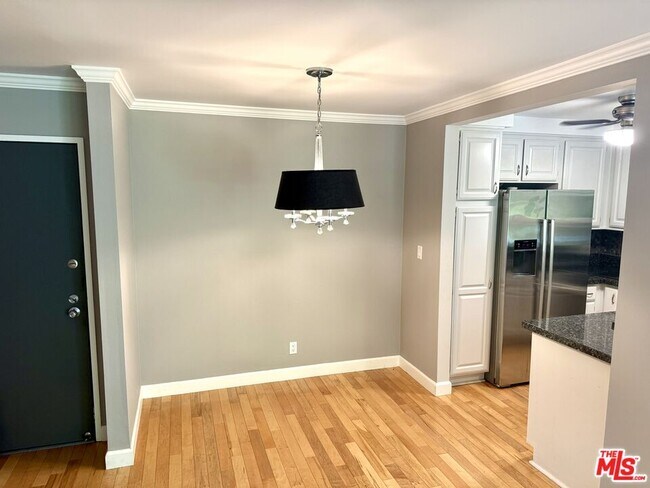 Building Photo - 950 Kings Rd