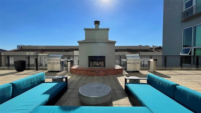 Building Photo - 2000 Bagby-ID441.4