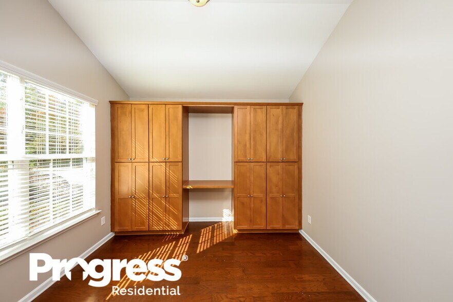 Building Photo - 4550 Black Hills Dr NW