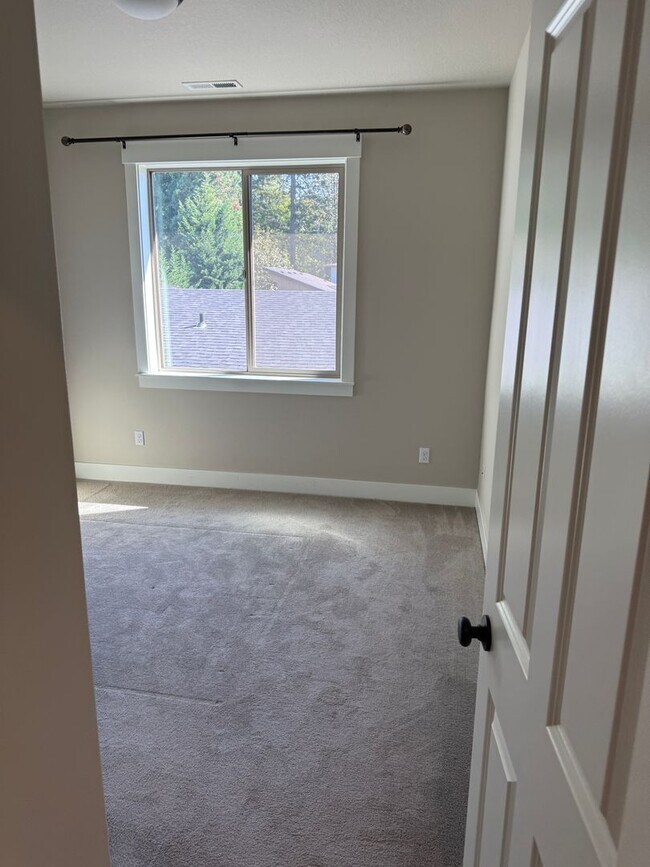 Building Photo - Single Family Home