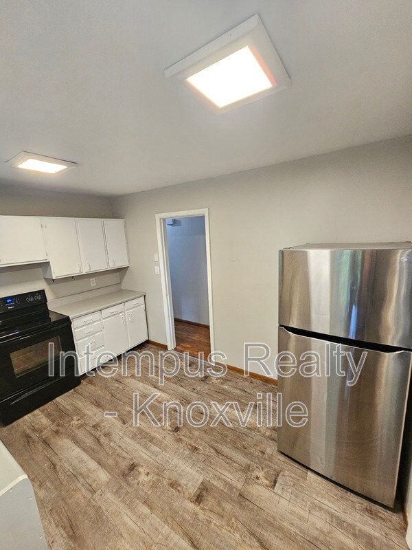 Building Photo - 2000 Nandina Dr