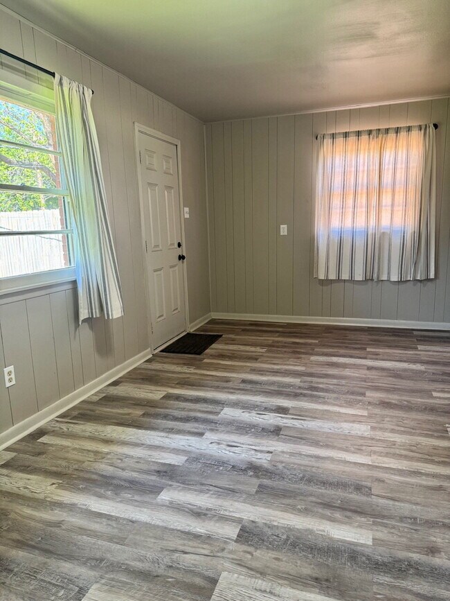 Building Photo - "Charming 3-Bedroom Gem with 2 Full Baths on 54th Street – Spacious 1,725 Sq Ft Haven in Lubbock!"