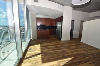 Building Photo - 777 N Ashley Dr