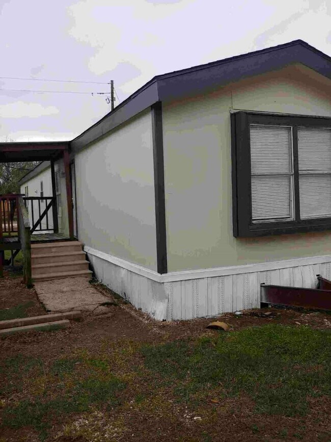 Building Photo - 1504 N Winfree St