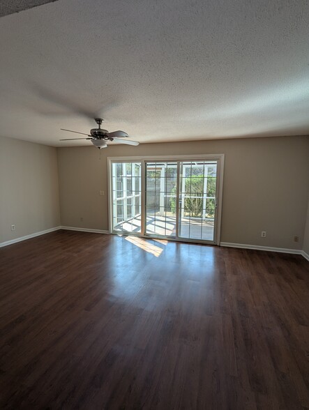 Living room - 201 Heritage Cir