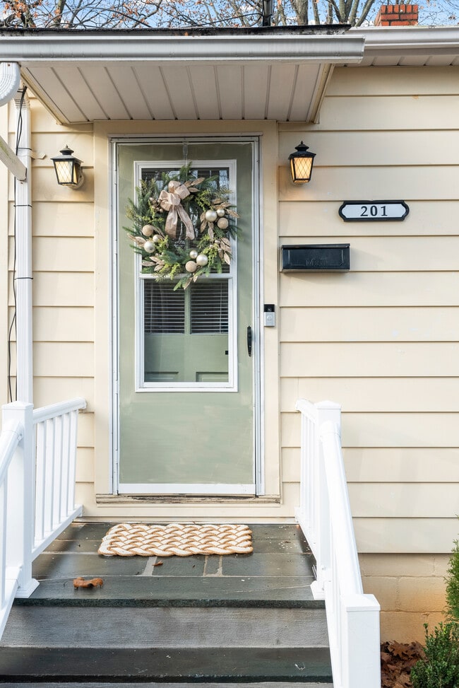 Building Photo - 201 Perrymont Ave