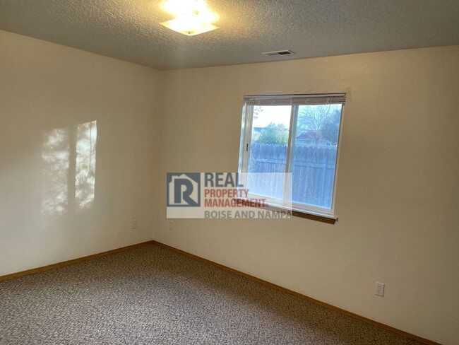 Building Photo - Nice 2 Bedroom Near NNU and Downtown Nampa!