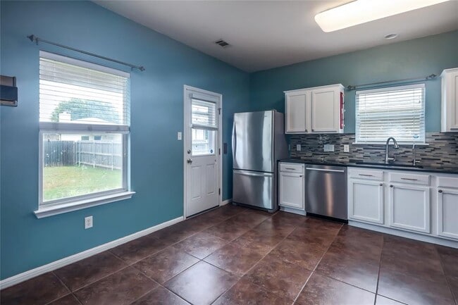 Building Photo - 2702 Tumbling River Dr