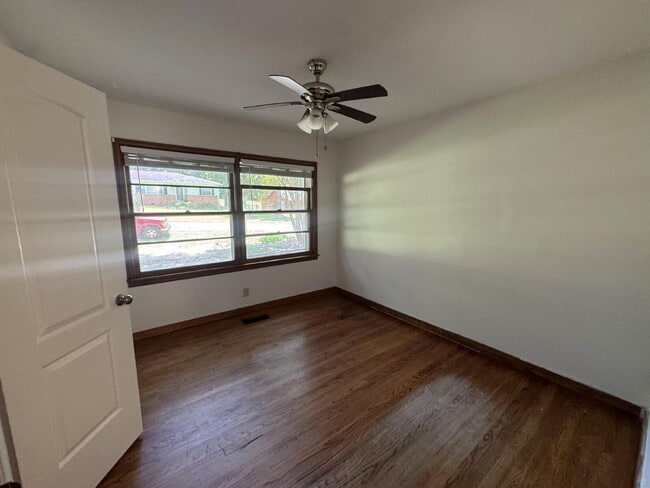 Building Photo - 3-Bedroom, 1 Bath Home Close to Downtown & MSU