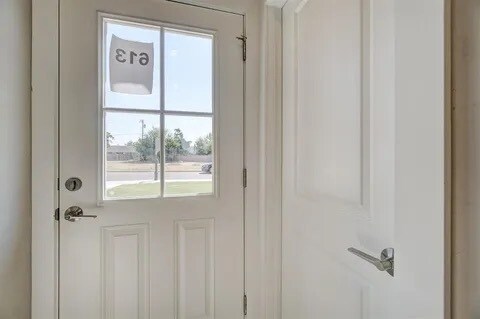 Building Photo - 616 Abadan Dr